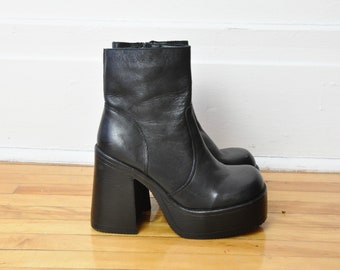 Size 6.5 / 90s Black Leather Platform Boots