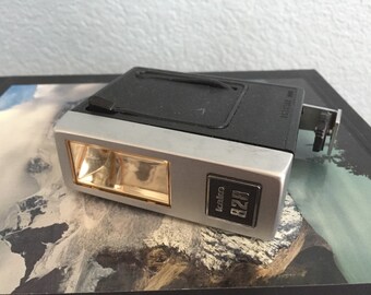 Kako 828 Electronic Hot Shoe Mounted Flash Unit