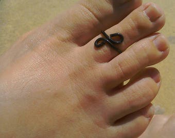 Black toe ring /aluminium toe ring/ swirl toe ring / gothic toe ring / rock toe ring / midi ring / black ring