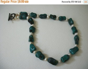 ON SALE Vintage Faux Turquoise Faux Pearl Toggle Bar Closure Necklace 630