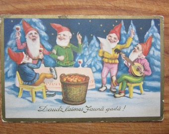 1930ies Happy NEW YEAR postcard GNomes - Dwarfs drink Wine Latvia edit.