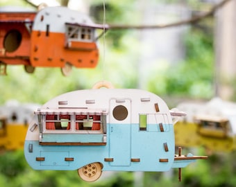 Vintage Camper Bird House Scale model playset you can build and use! Bring back the love of travel and camping with a miniature trailer toy