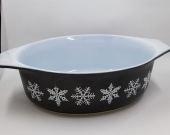 Pyrex casserole dish – Snowflake pattern in charcoal