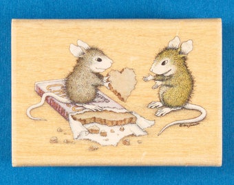 House Mouse Chocolate Heart 02 Rubber Stamp - Mouse Nibbles Out a Valentine's Day Heart to Give to Sweetheart - Stampabilities HMGR1008