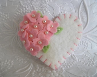 Mother's Day Brooch Felt Flower Heart Pink Beaded Mom