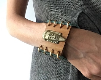 Big green leather and Wood bracelet "bronze face"
