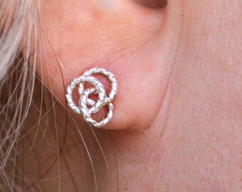 Three circles post earring, silver earring, stud earrings, twisted circles, women, eco friendly, bridesmaid gifts, gift, intertwined circles
