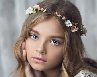 White flower hair crown, Bridal headpiece, Wedding hair accessory, floral hair crown