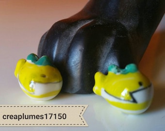 Set of 2 porcelain fish Dolphin 19mm yellow beads