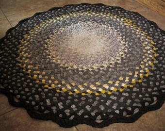 Made To Order Handmade Round Braided Rug / Rag Rug / Carpet in your color choices