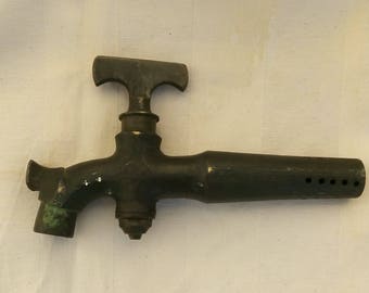 A "Fiddian" beer barrel tap