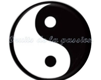 1 cabochon 25mm, vintage, round glass Yin Yang, black and white