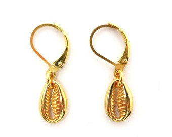 Cowrie seashell dangle earrings, simple mermaid earrings, dainty minimalist earrings, bridesmaid gift, friendship jewelry, boho earrings