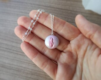 Vulva pendant with silver chain and moonstone beads, vulva pendant, yoni necklace, yoni pendant, vagina necklace, vagina pendant, pussy