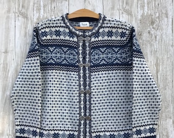 VINTAGE Norwegian Style wool cardigan sweater