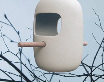 Birds Snack Bar // bird feeder of white porcelain and natural wood // bird house
