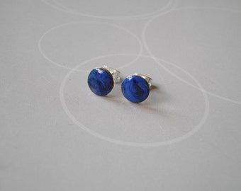 Enamel on copper, Earrings in dark blue and black, and silvered supplies.
