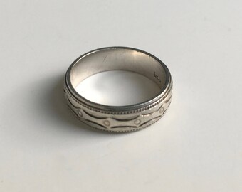 vintage patterned band, size 4.75