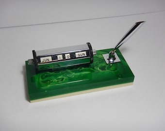Perpetual Desk Calendar Silver Tone-Faux Malachite Green & White Lucite Base-Pen Holder
