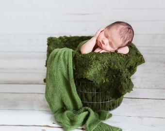 Curly felted blanket layer Newborn photography props Wool layer Curls nest stuffer Deep mossy forest green woolen blanket natural wool