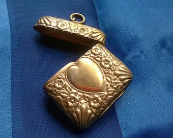 Wonderful Art Nouveau silver vesta case locket pendant blank cartouche one side WB initials monogram on the other repousse heart