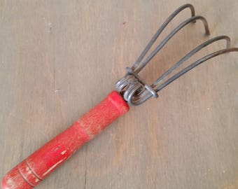Vintage Wire Garden Claw with Red Painted Wood Handle