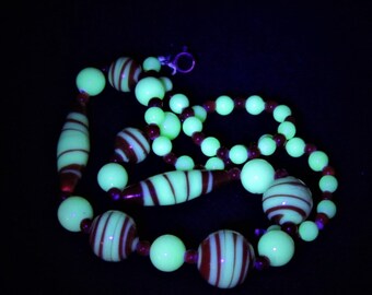 Rare Uranium Marbled Glass Graduated Bead Necklace Art Deco