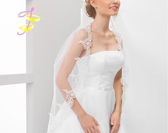 Wedding veil of tulle with lace