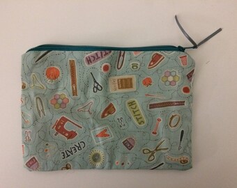 Kit sewing (makeup, toiletries, school)