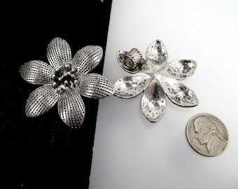 Antique silver flower pendant. Silver metal flower pendant. 50mm Large flower charms