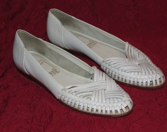 Vintage White Leather Huaraches Sandals, 1980s Woven Slip On Flats, Made in Brazil, Womens Size 7 N
