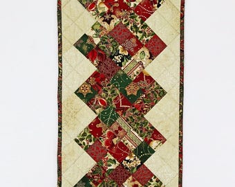 Christmas Quilted Table Runner, Red Green, Table Runner, Handmade Christmas Table Topper, Christmas Table Decor, Holiday Centerpiece