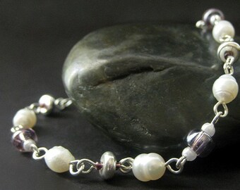 Handmade Beaded Bracelet - Pearl and Purple. Handmade Bracelet.
