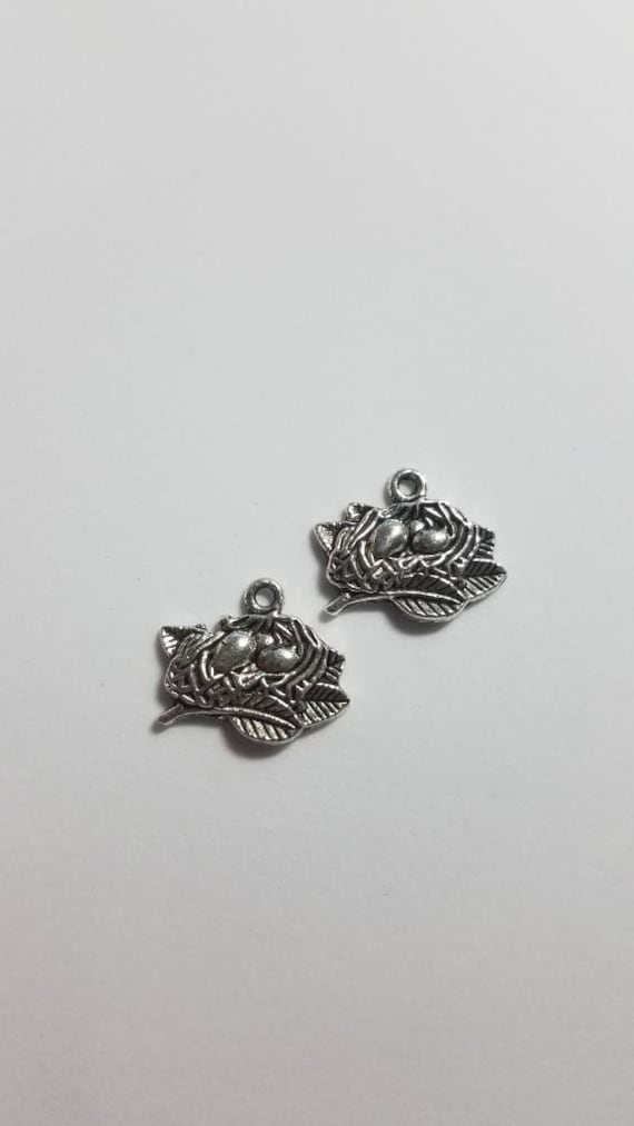 BULK 20 Nest charms antique silver tone B143