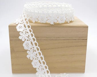 3/4 inch Lace. By The Yard. Flower Scallop Ribbon. Lace Trim. Bridal. Wedding. Gift Wrap.