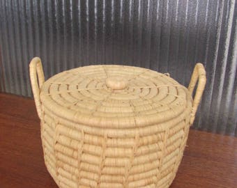 Vintage 80's Natural Rattan Basket with Lid - Knitting Basket - Sewing Basket - Snake Charmer Basket - Wicker Basket - Rattan Planter
