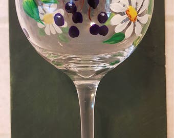 Daisies and Berries - Wine Glass