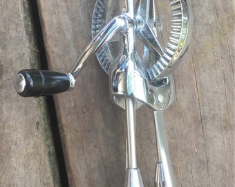 Ecko 1950's Hand-crank mixer - like new condition