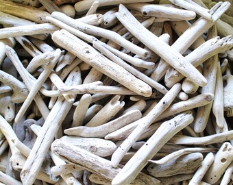 100 Small Driftwood Pieces -- Bulk Driftwood Supply From 2" to 7.9"-- Natural Wood Finds -- Wedding Favors, Baby Shower Favors, DIY Garlands
