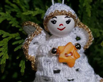 Little angel with star