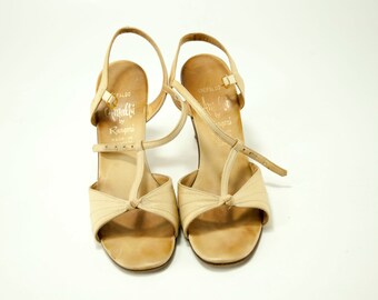 Amalbi by Rangoni ~ Tan T-Straps Knot with Stitching Detail Crepaldo Sandals ~ Size 7 N