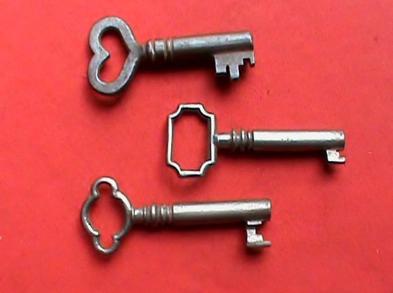 3 Skeleton Keys Antique Ornate Cabinet Lock Barrel Keys. - 3 Skeleton Keys Antique Ornate Cabinet Lock Barrel Keys.