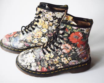 90s clothing women vintage boots size 5 dr martens floral boots leather