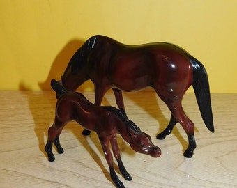 Vintage 1960s Pair Hartland Horses, Bay Thoroughbred Mare Foal Set of Hartland Plastic Mother and Baby Horses 4" 1960s era