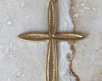 Very Petite and Lovely Florentine Vintage 14k Yellow Gold Cross 25mm x 15mm Pendant