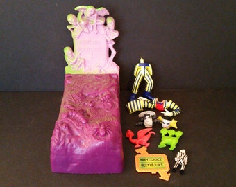 Vintage Beetlejuice Vanishing Vault Grave Coffin Toy By Kenner 1990