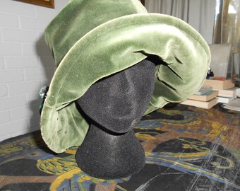 Vintage moss green velvet hat