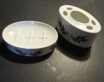 christmas bathroom set soap dish and toothbrush holder vintage holly leaves