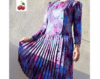 French vintage 1980's dress s pleated dress buttoned shirt dress Paisley print on the side 80's midi paisley dress