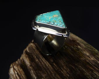 Bright Blue Cripple Creek Turquoise Ring